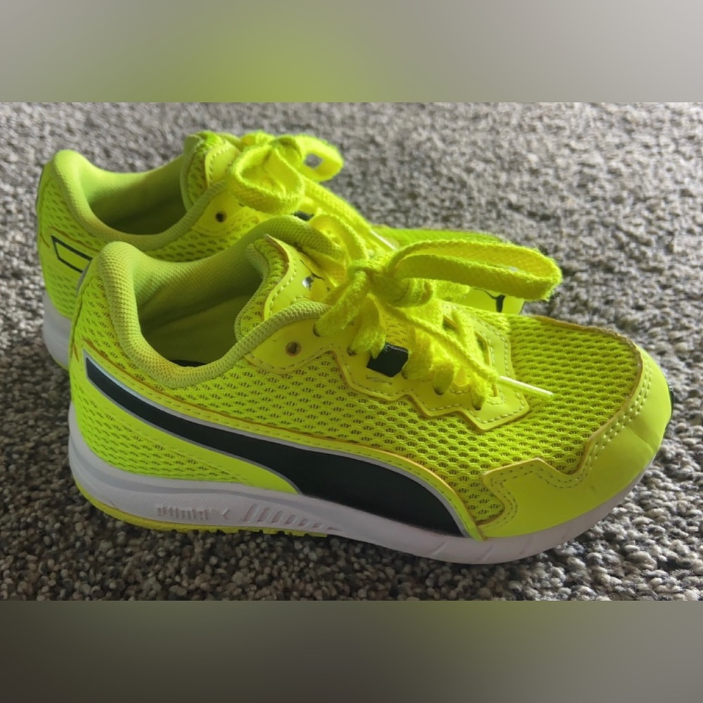 Boys Puma Speed Tennis Shoes Size 11C Neon